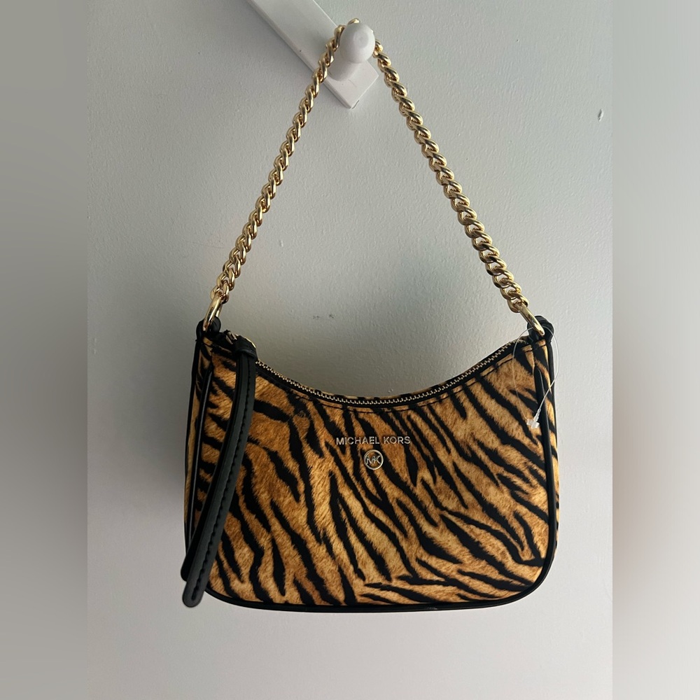 MK Jet Set Charm Small Pebbled pochette